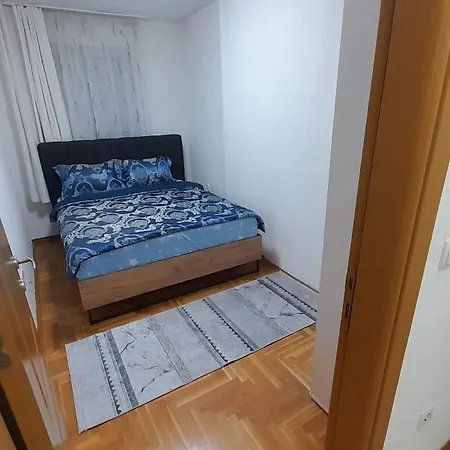 Luxury Apartment, Stup, Near Airport Apartman