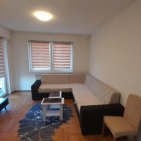 Luxury Apartment, Stup, Near Airport Apartman