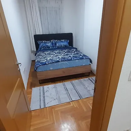 Luxury Apartment, Stup, Near Airport Apartman *