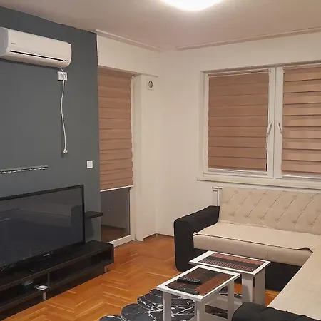 Luxury Apartment, Stup, Near Airport Apartman