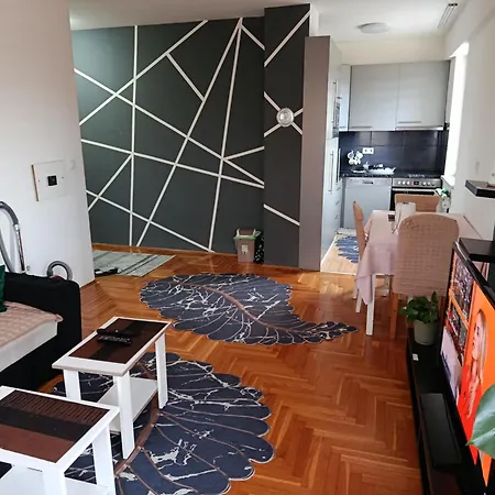 Luxury Apartment, Stup, Near Airport Apartman