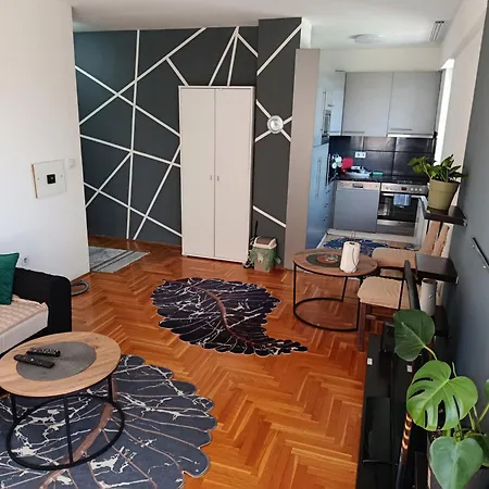 Luxury Apartment, Stup, Near Airport Apartman