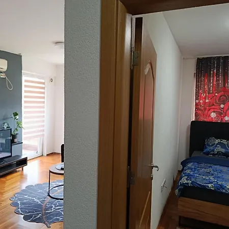 Luxury Apartment, Stup, Near Airport Apartman